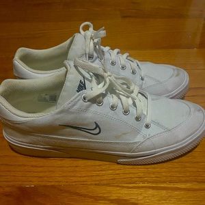 Nike canvas sneaker